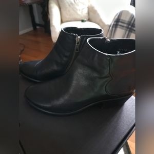 Frye Women’s Carson Piping Bootie - Size 7.5